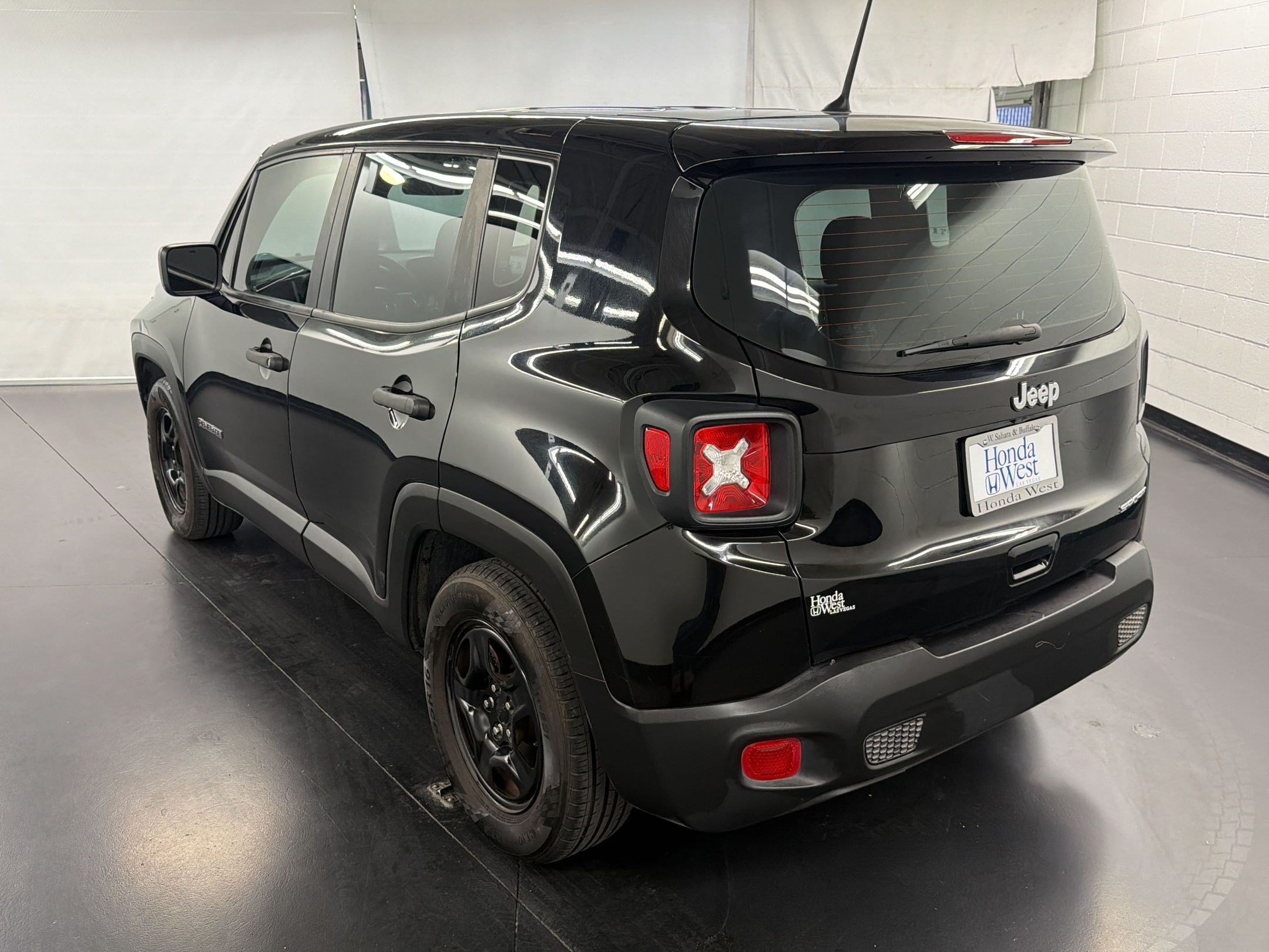 Used 2019 Jeep Renegade Sport FWD image 3