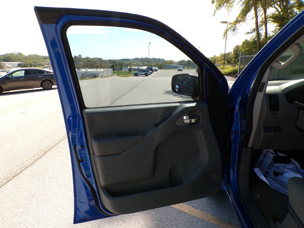 Used 2015 Nissan Frontier SV w/ SV Value Truck Package RWD image 22