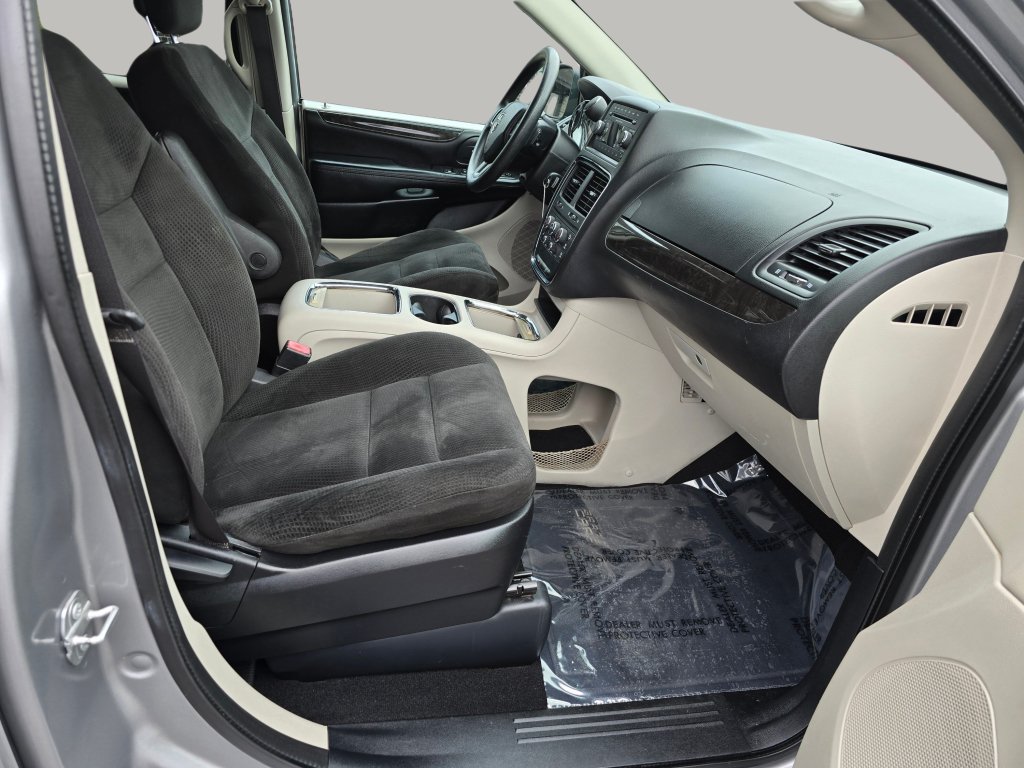 Used 2016 Dodge Grand Caravan SXT FWD image 26