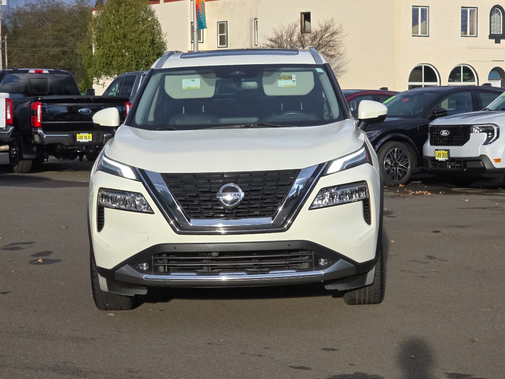 Used 2021 Nissan Rogue Platinum image 3