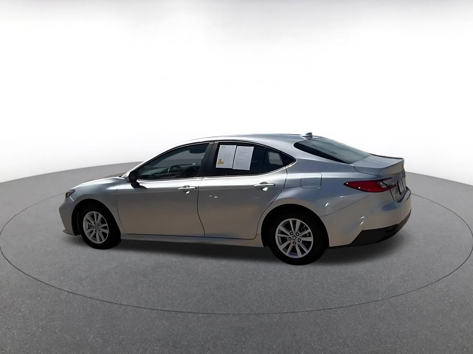 Used 2025 Toyota Camry LE image 10