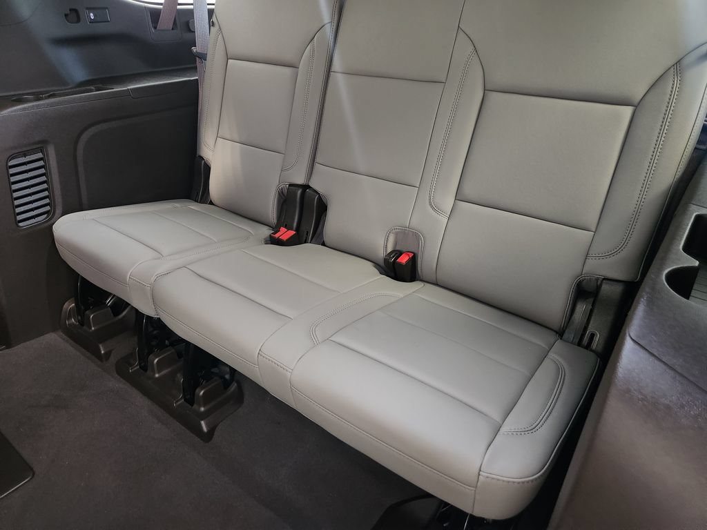 Used 2022 Chevrolet Suburban LT w/ Luxury Package RWD image 31