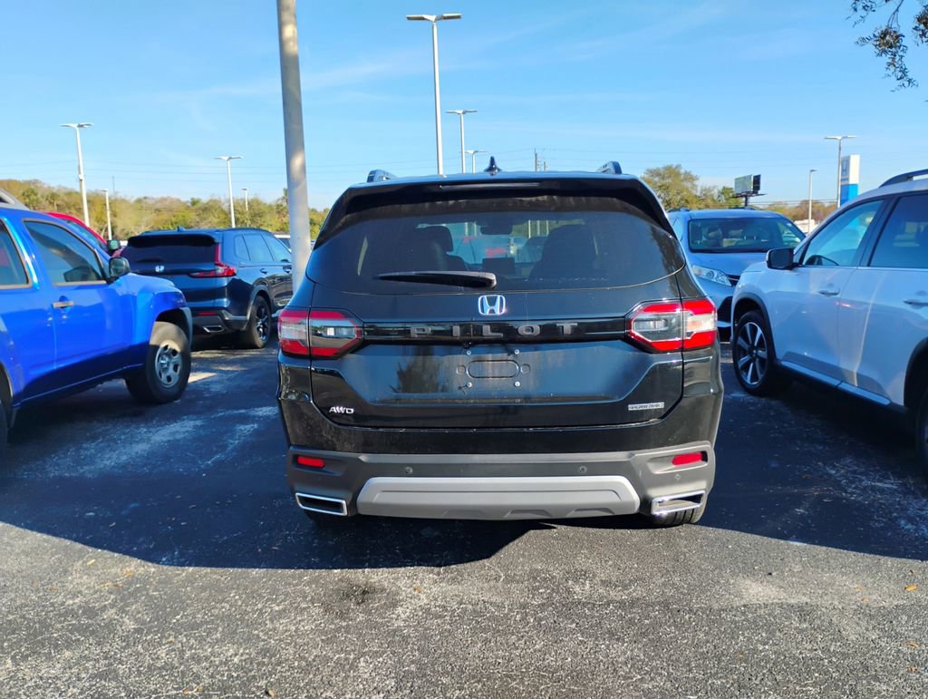 Used 2023 Honda Pilot Touring image 3