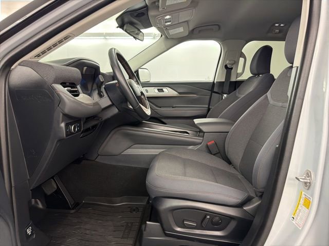 Used 2025 Ford Explorer Active image 24