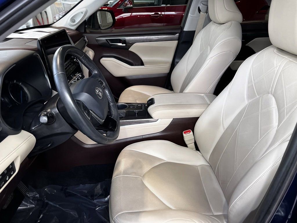 Certified 2020 Toyota Highlander Platinum image 18
