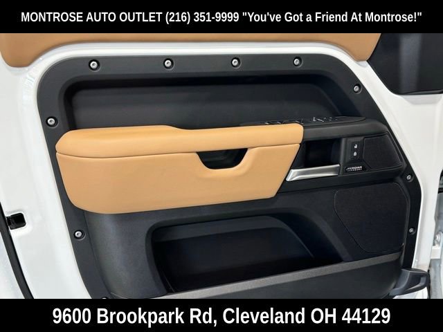 New 2025 Land Rover Defender 110 X-Dynamic SE image 9