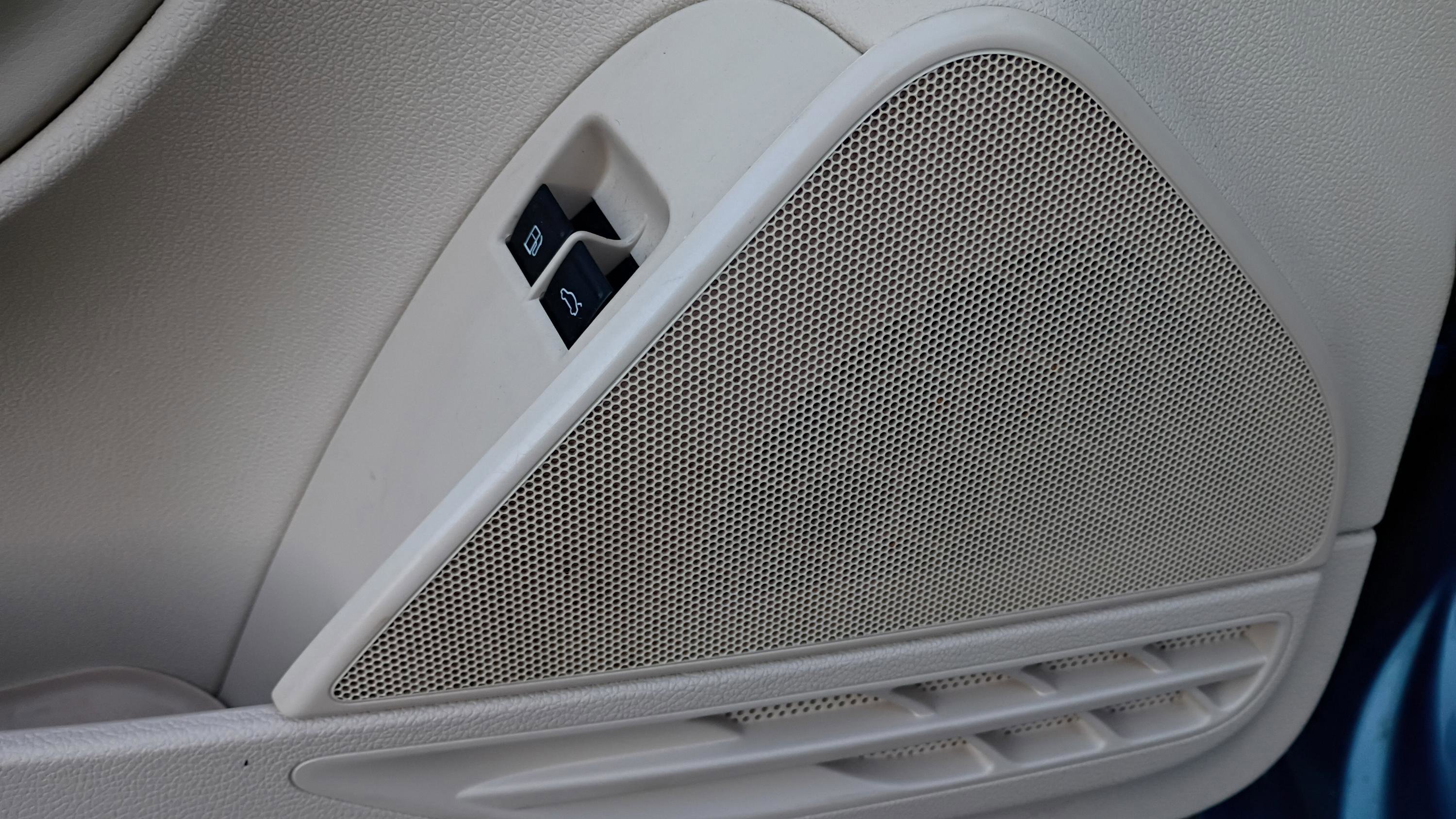 Used 2009 Volkswagen Eos Lux image 36