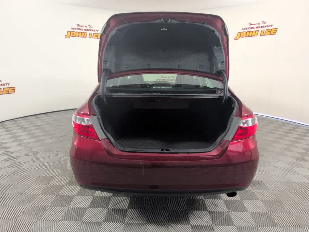 Used 2017 Toyota Camry XLE w/ Moonroof Package FWD image 5