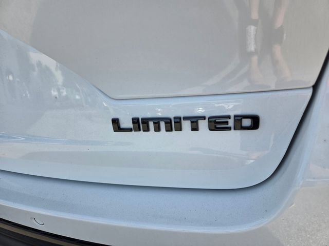 Used 2024 Jeep Grand Cherokee Limited w/ Black Appearance Package image 12