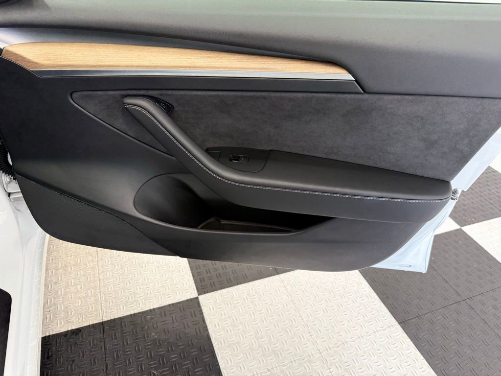 Used 2021 Tesla Model 3 Standard Range Plus image 22