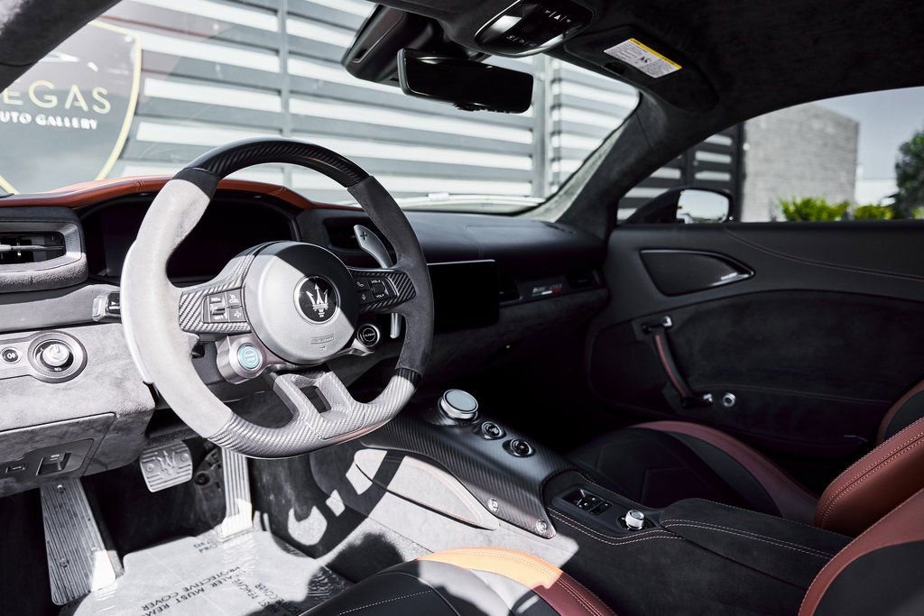 Used 2023 Maserati MC20 Coupe RWD image 2