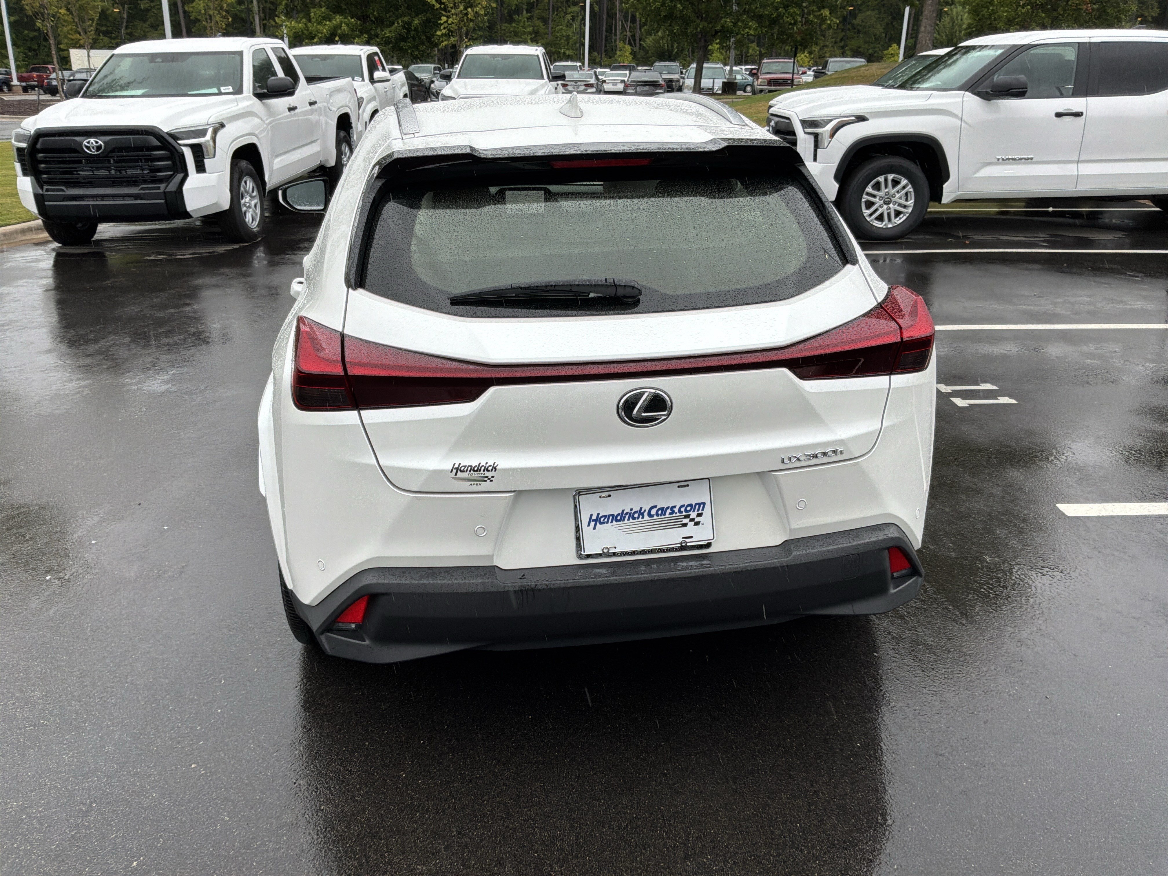 Used 2025 Lexus UX 300h FWD w/ Accessory Package (Z2) image 9