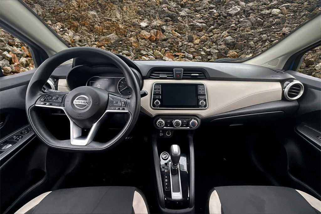 Used 2021 Nissan Versa SV image 12