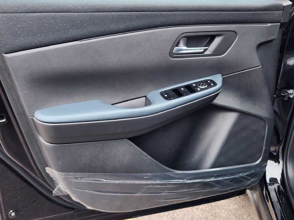 New 2026 Nissan Leaf w/ Floor Mat Package (S+) FWD image 8