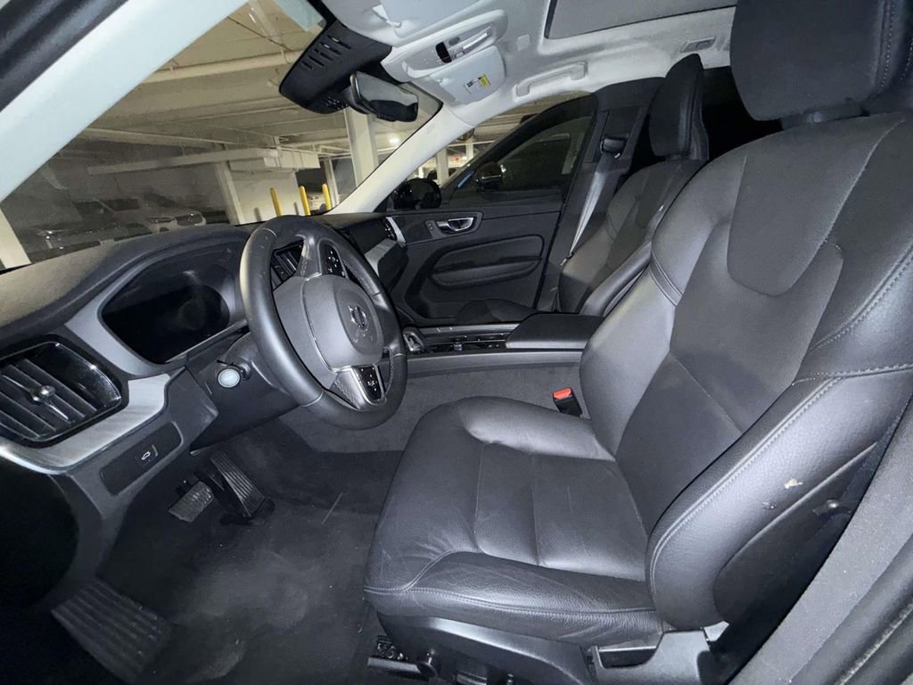Used 2025 Volvo XC60 B5 Plus AWD/4WD image 6