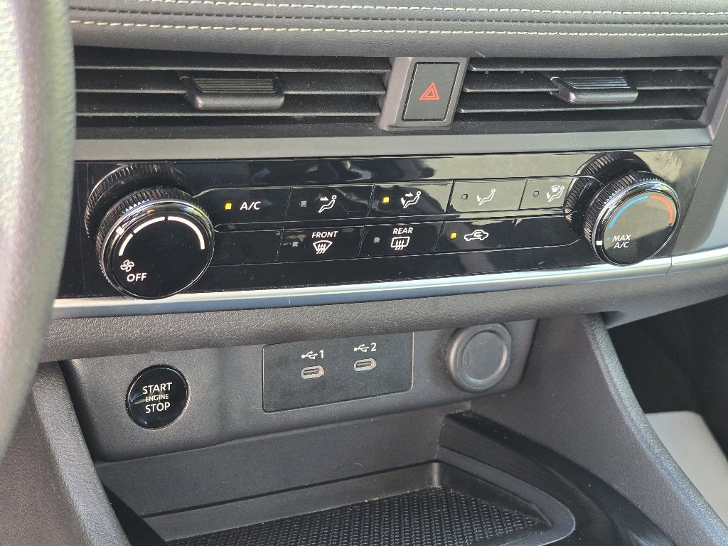 Used 2024 Nissan Rogue S image 18