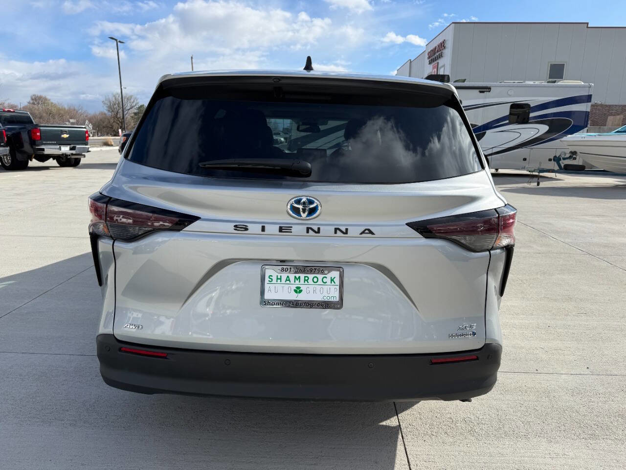 Used 2023 Toyota Sienna XLE image 4