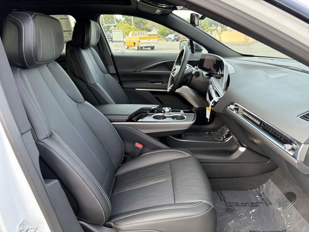 New 2025 Cadillac Lyriq Sport AWD/4WD image 33