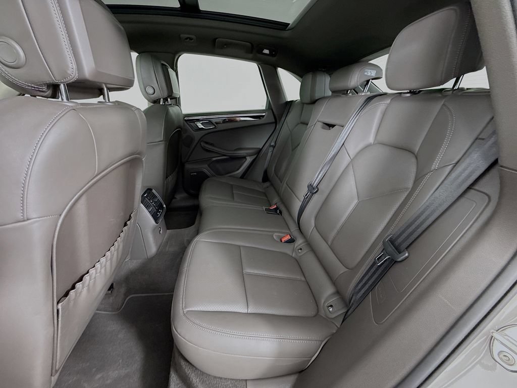 Used 2025 Porsche Macan AWD/4WD image 24