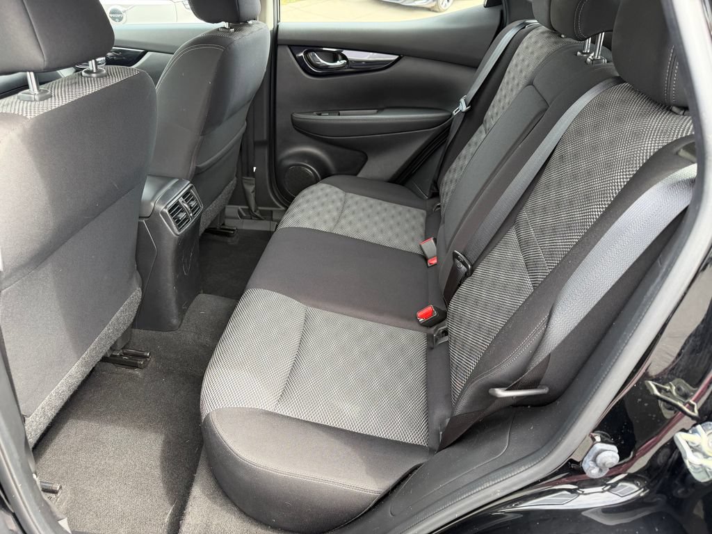 Used 2019 Nissan Rogue Sport SV w/ Technology Package AWD/4WD image 19