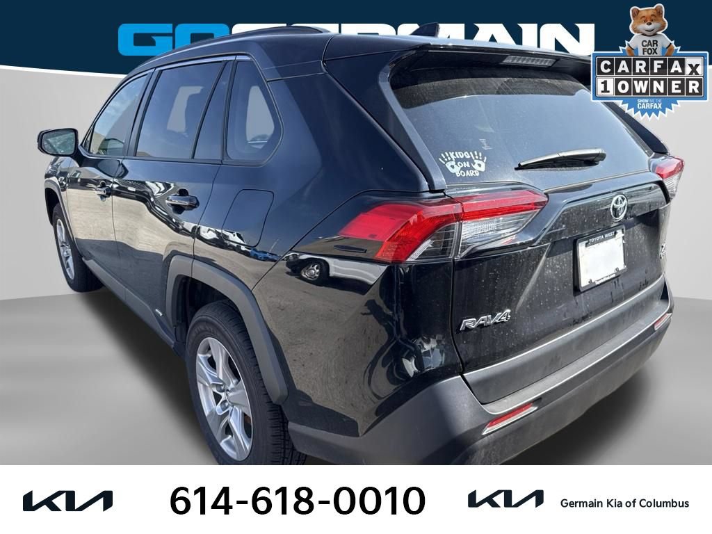 Used 2025 Toyota RAV4 XLE AWD/4WD image 2