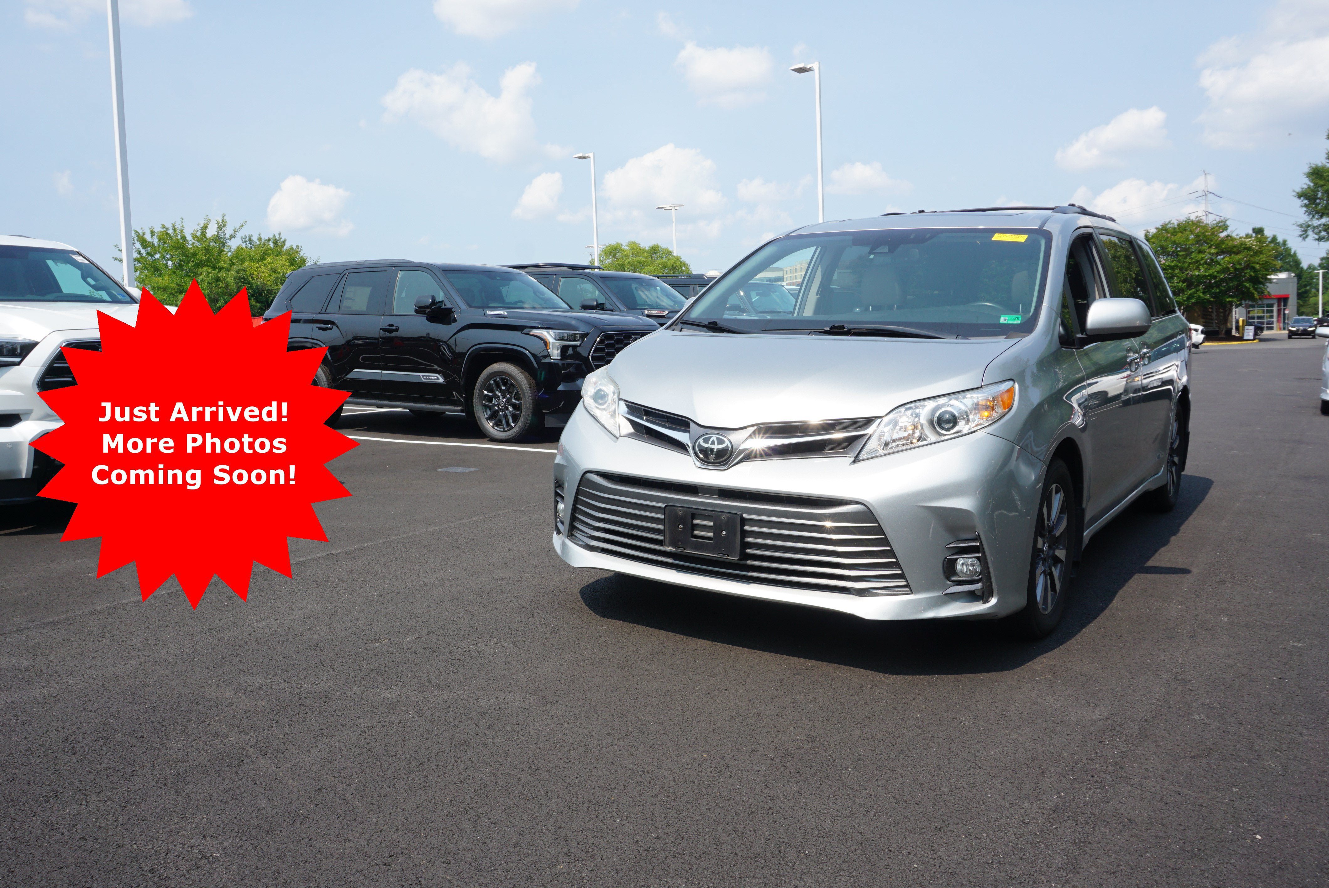 Used 2019 Toyota Sienna XLE w/ XLE Navigation Package AWD/4WD image 1