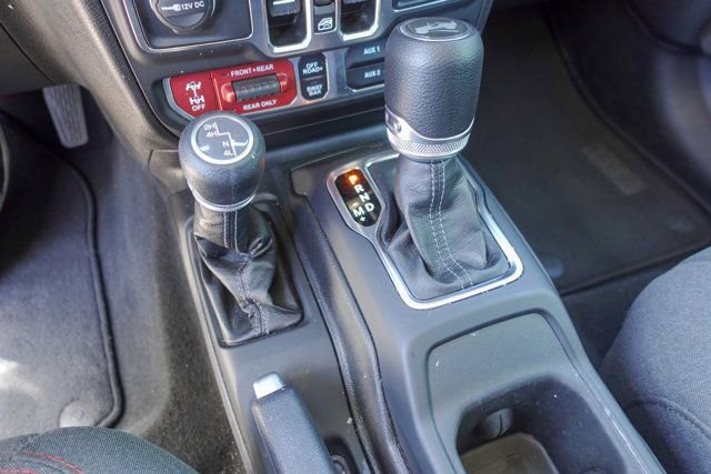 Used 2025 Jeep Wrangler Unlimited Rubicon AWD/4WD image 22