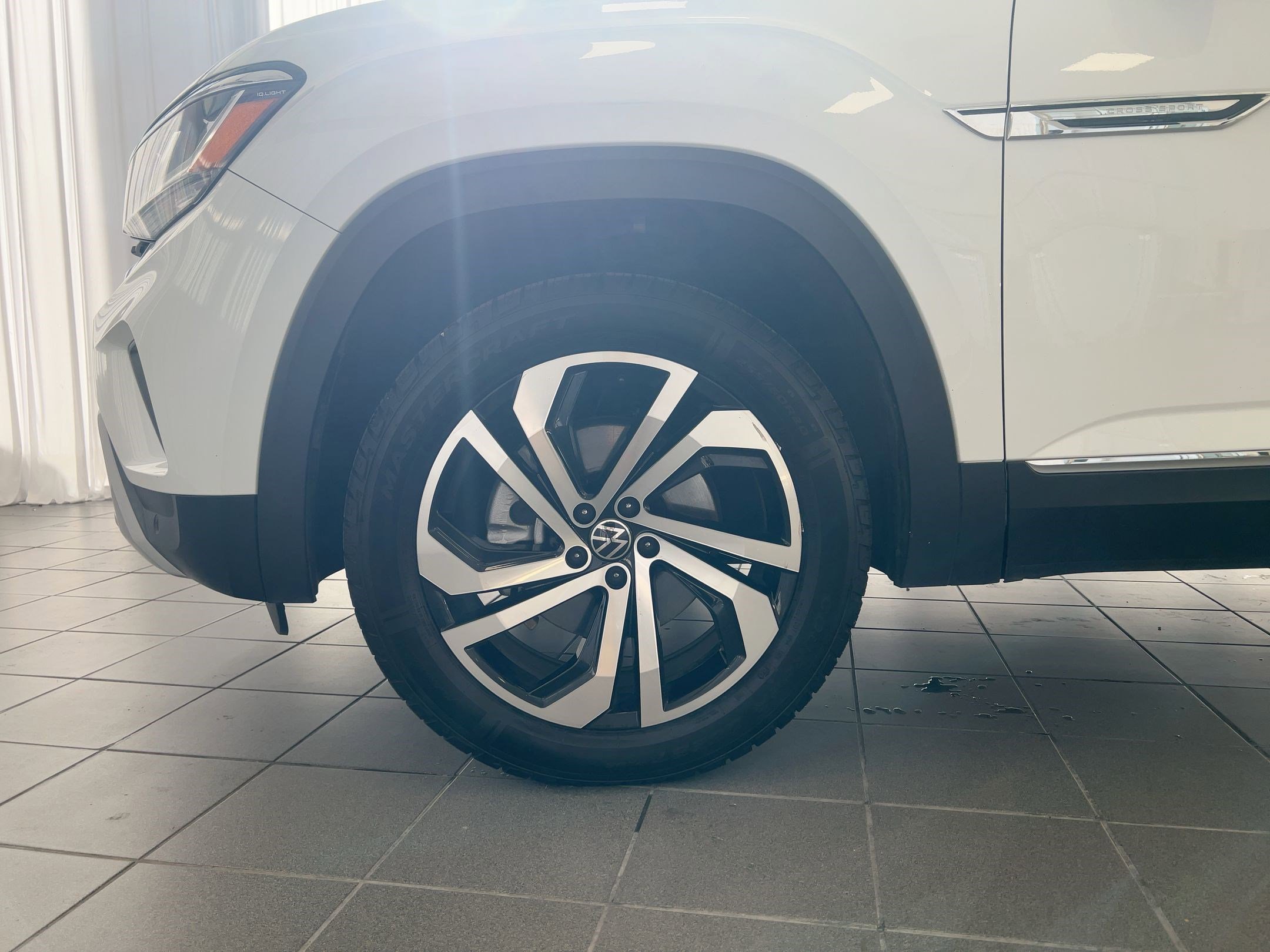 Used 2022 Volkswagen Atlas Cross Sport SEL image 11