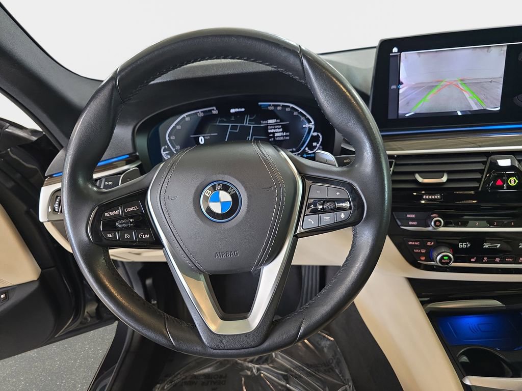 Certified 2022 BMW 530e w/ Convenience Package image 16