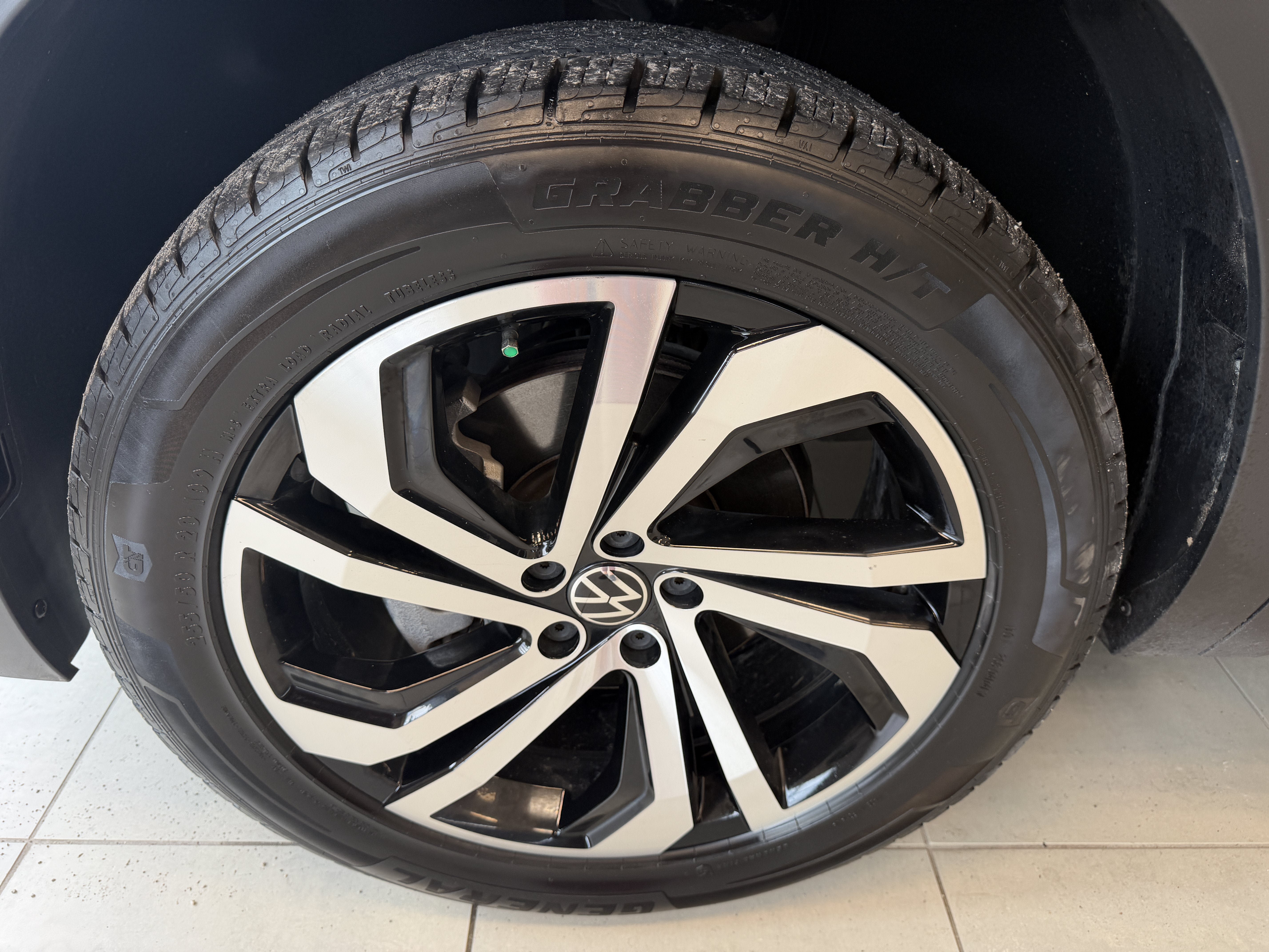 Used 2023 Volkswagen Atlas Cross Sport SEL AWD/4WD image 16