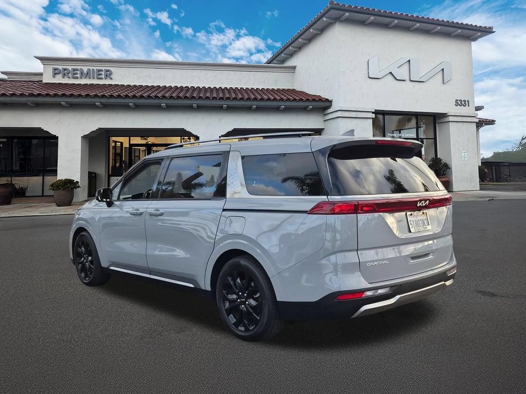 Certified 2023 Kia Carnival SX FWD image 6