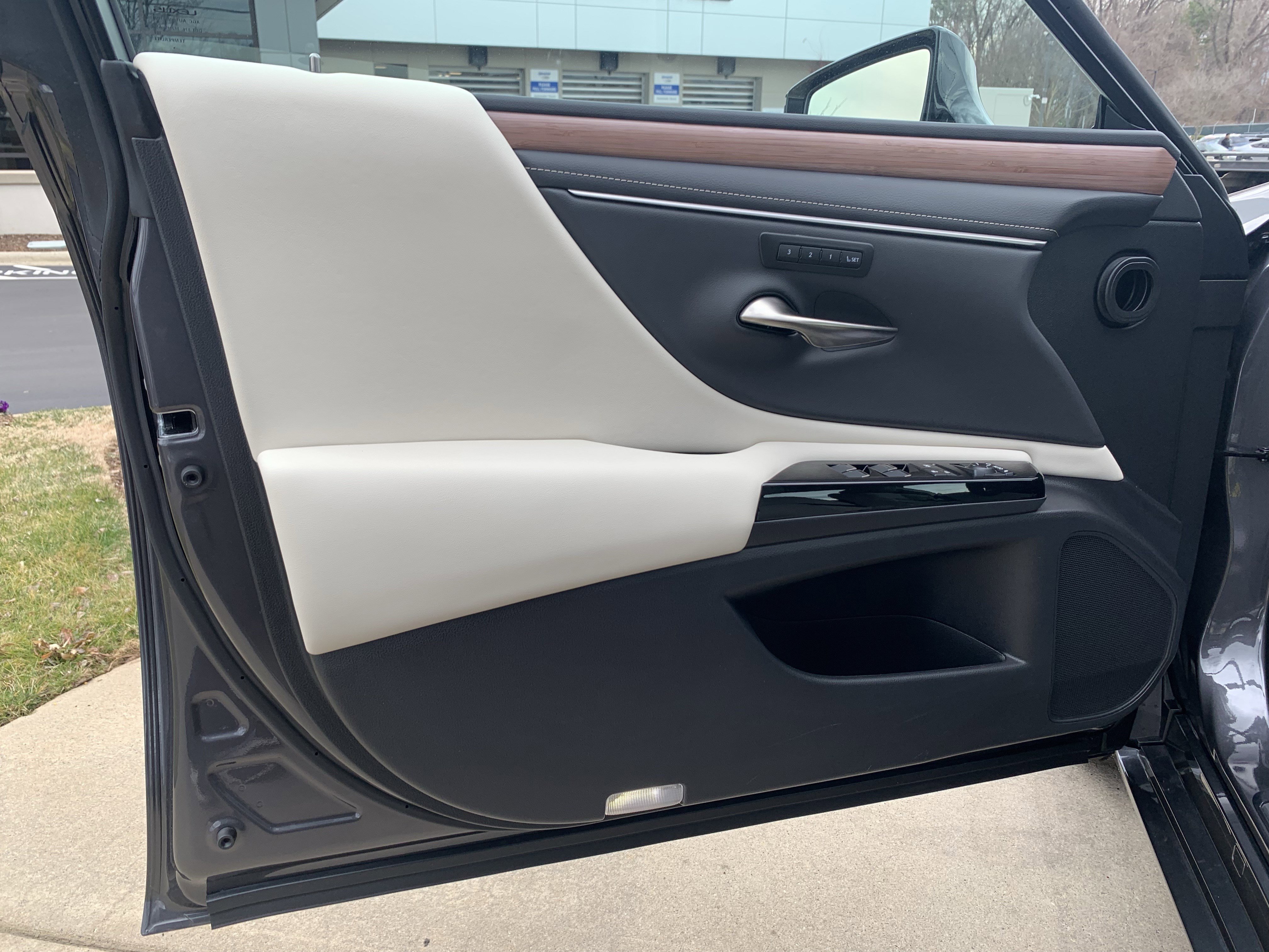 Certified 2025 Lexus ES 350 w/ Premium Package image 14