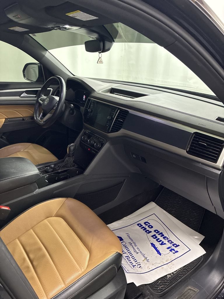 Used 2022 Volkswagen Atlas Cross Sport SEL Premium R-Line AWD/4WD image 31
