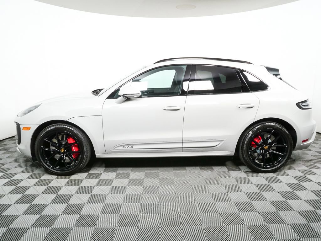 Certified 2025 Porsche Macan GTS image 2