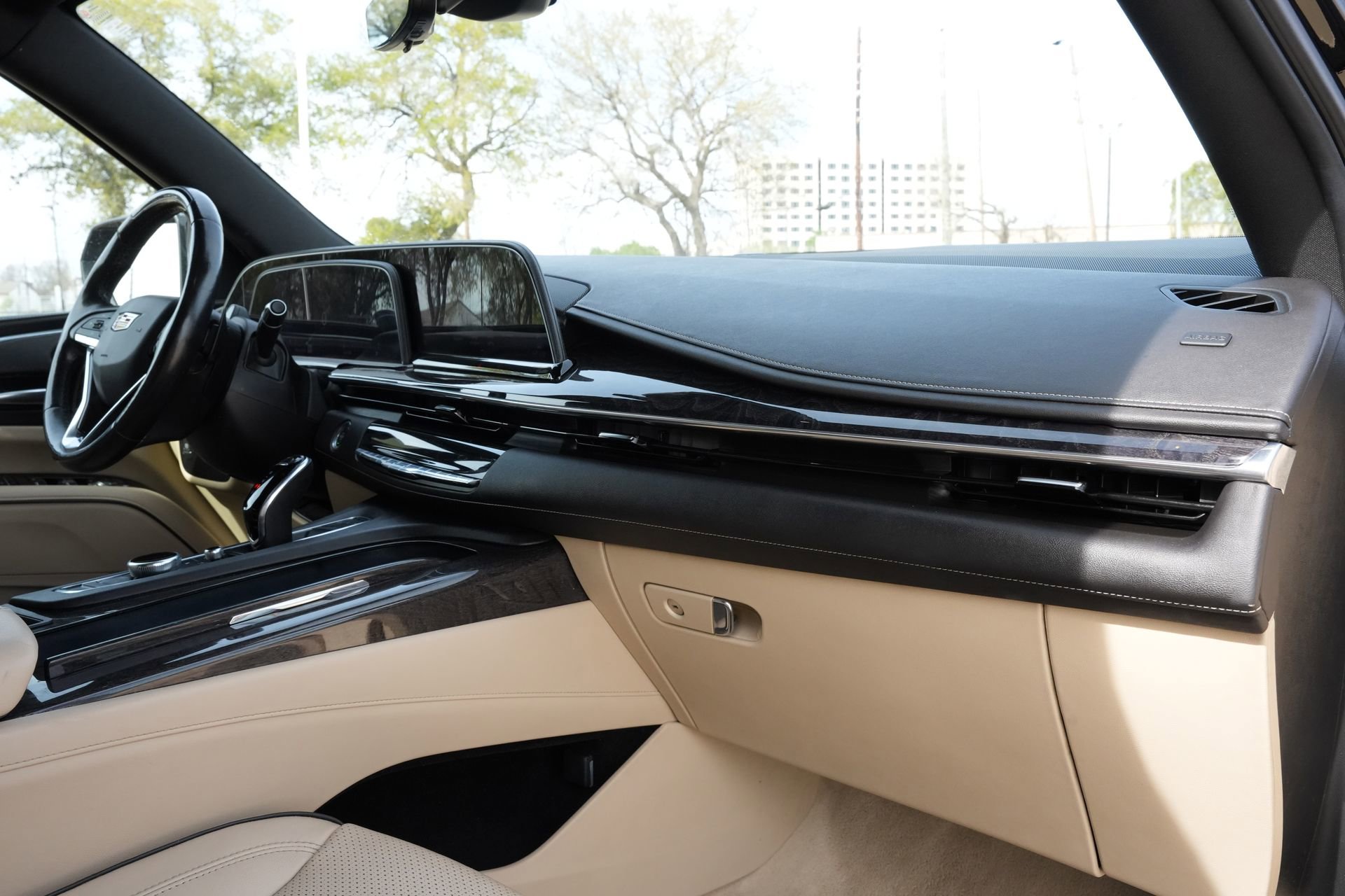 Used 2023 Cadillac Escalade Premium Luxury image 26