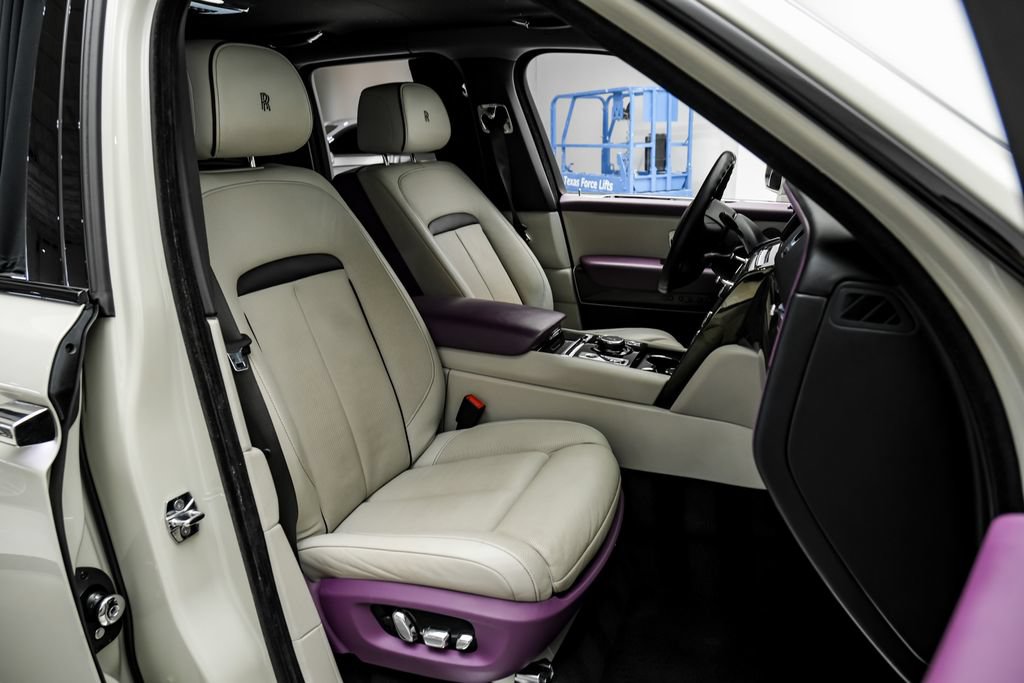 Used 2022 Rolls-Royce Cullinan Black Badge AWD/4WD image 32