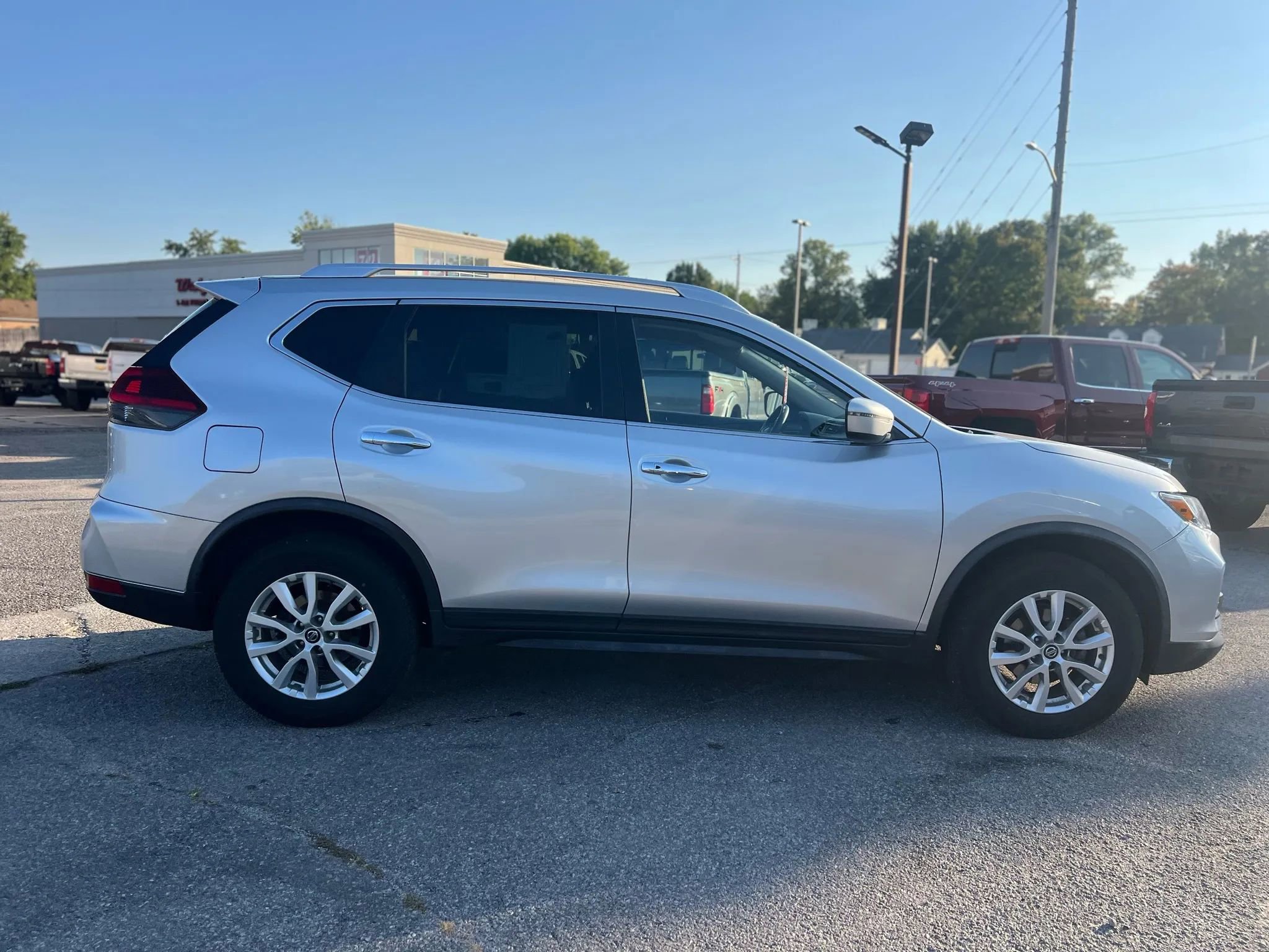 Used 2020 Nissan Rogue SV image 7