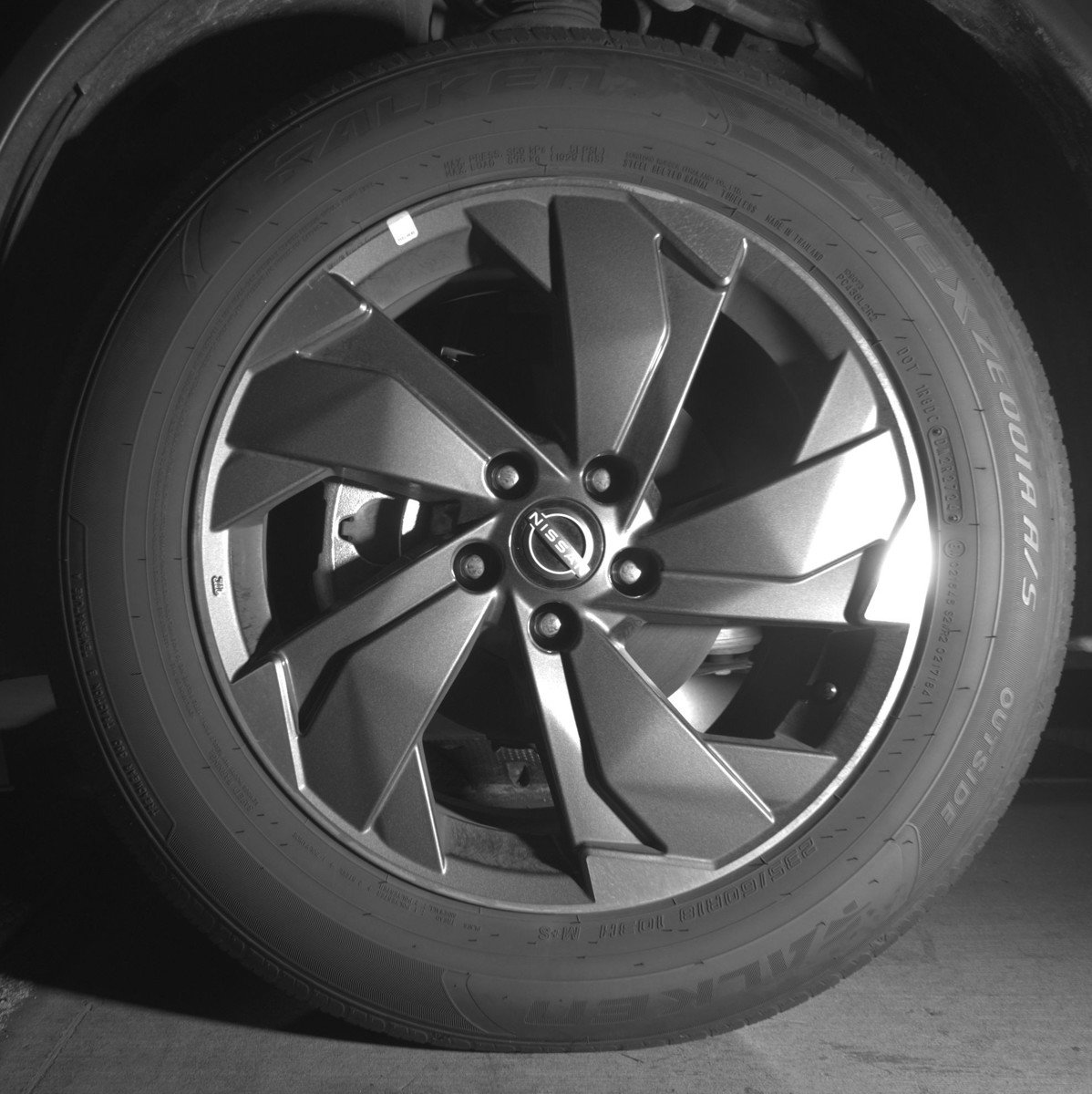Used 2025 Nissan Rogue SV FWD image 12