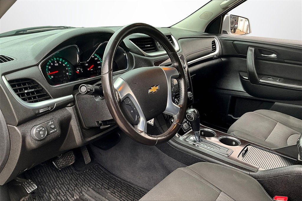 Used 2017 Chevrolet Traverse LT w/ Style and Technology Package image 17
