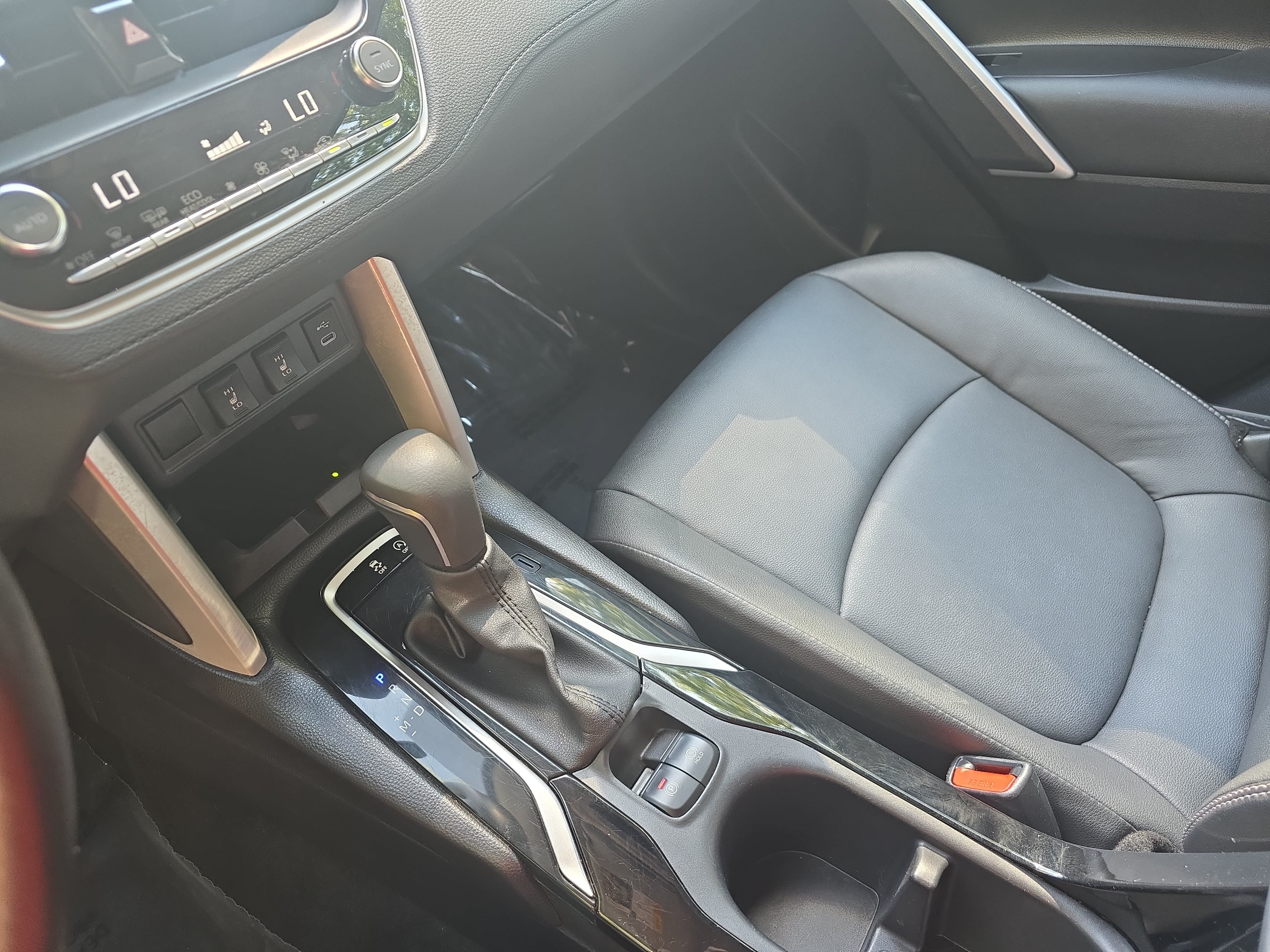 Used 2025 Toyota Corolla Cross XLE FWD image 21