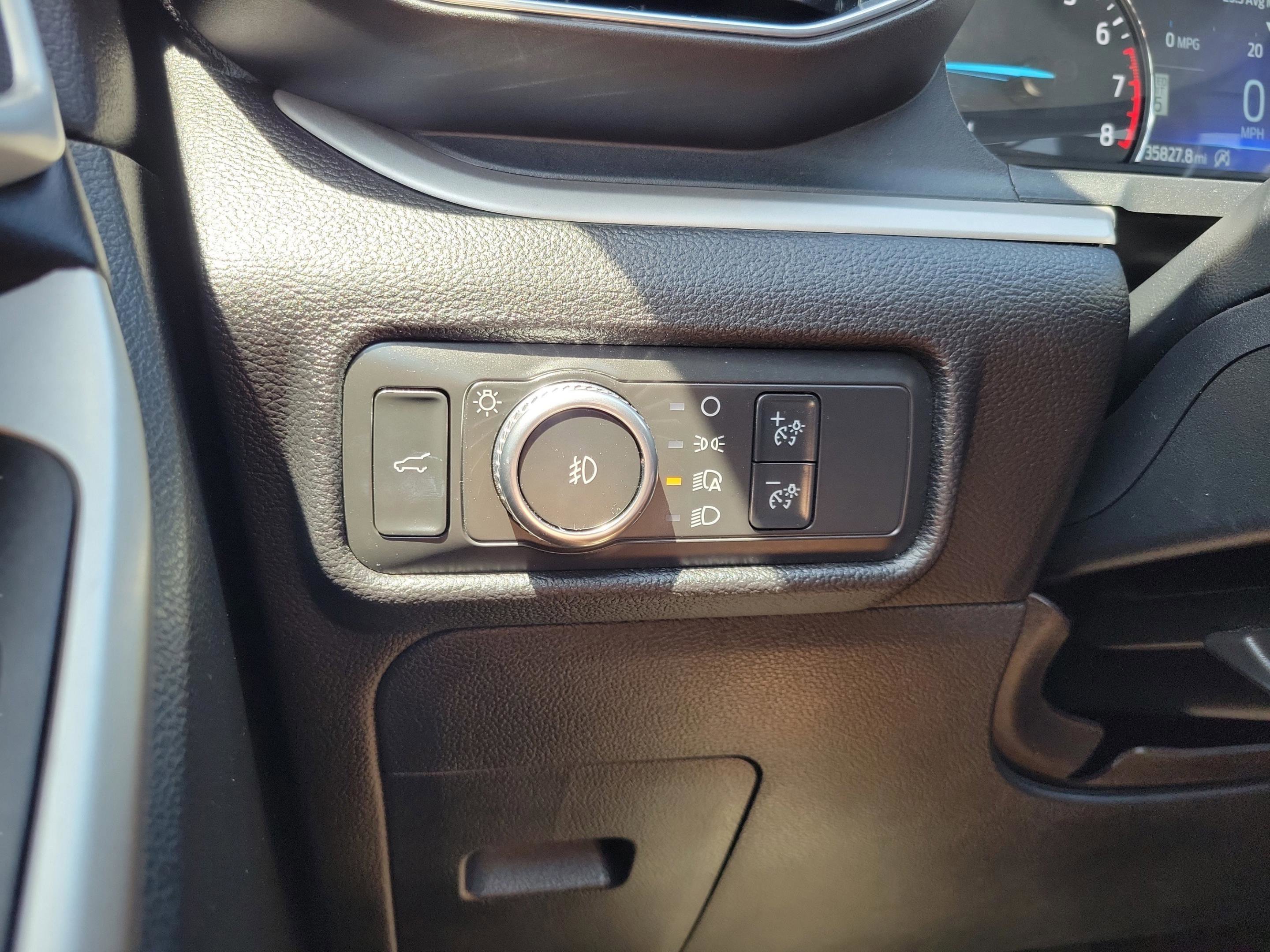 Used 2021 Ford Explorer XLT w/ Equipment Group 202A AWD/4WD image 19