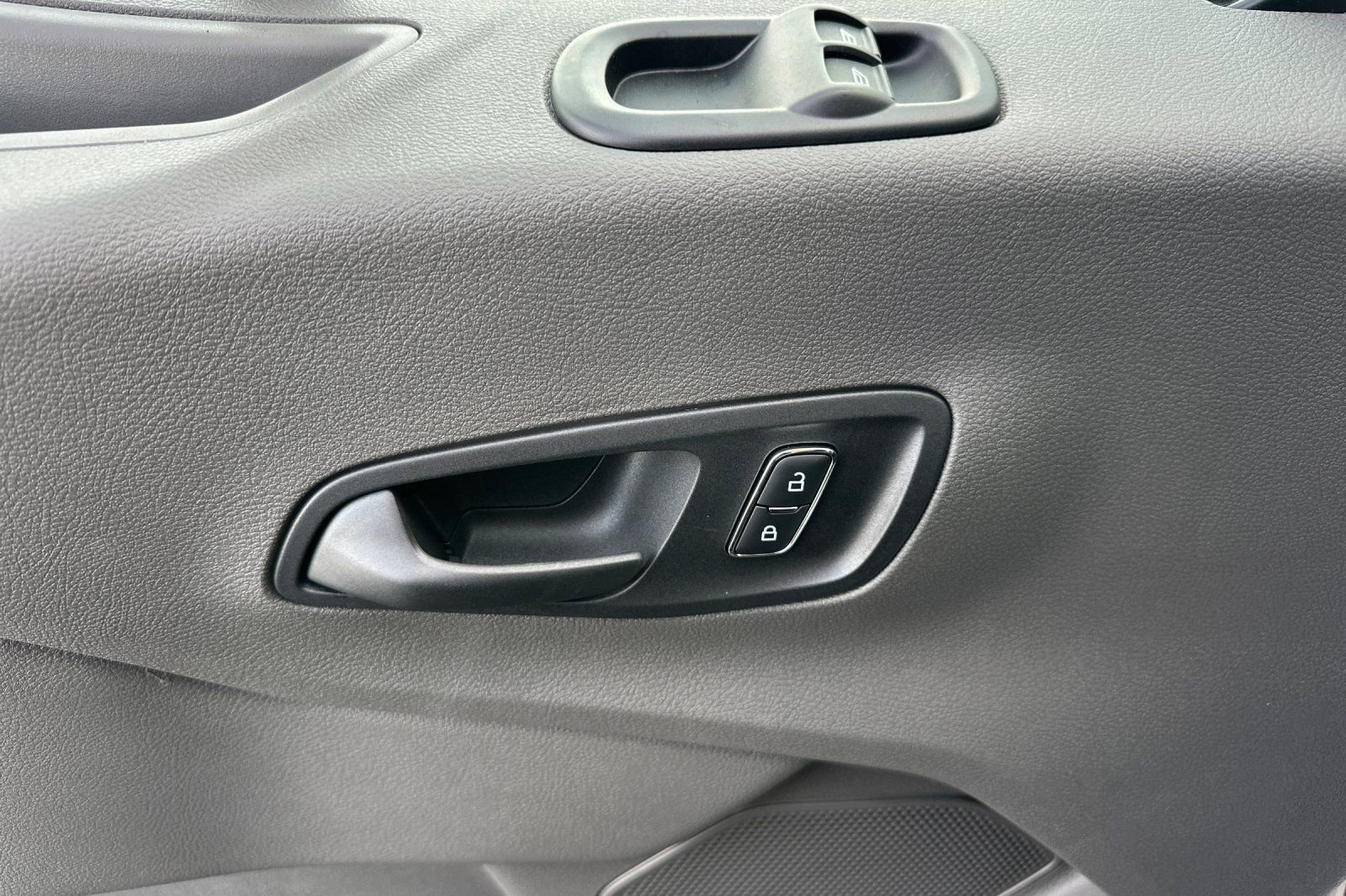 New 2026 Ford Transit 250 148 Medium Roof w/ Load Area Protection Package image 11