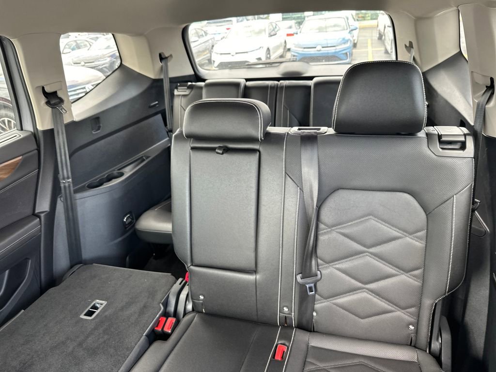 Used 2025 Volkswagen Atlas SE FWD image 25