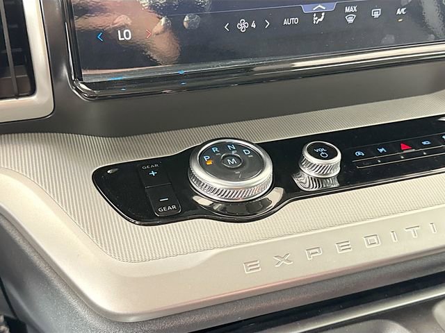 New 2025 Ford Expedition Active image 17