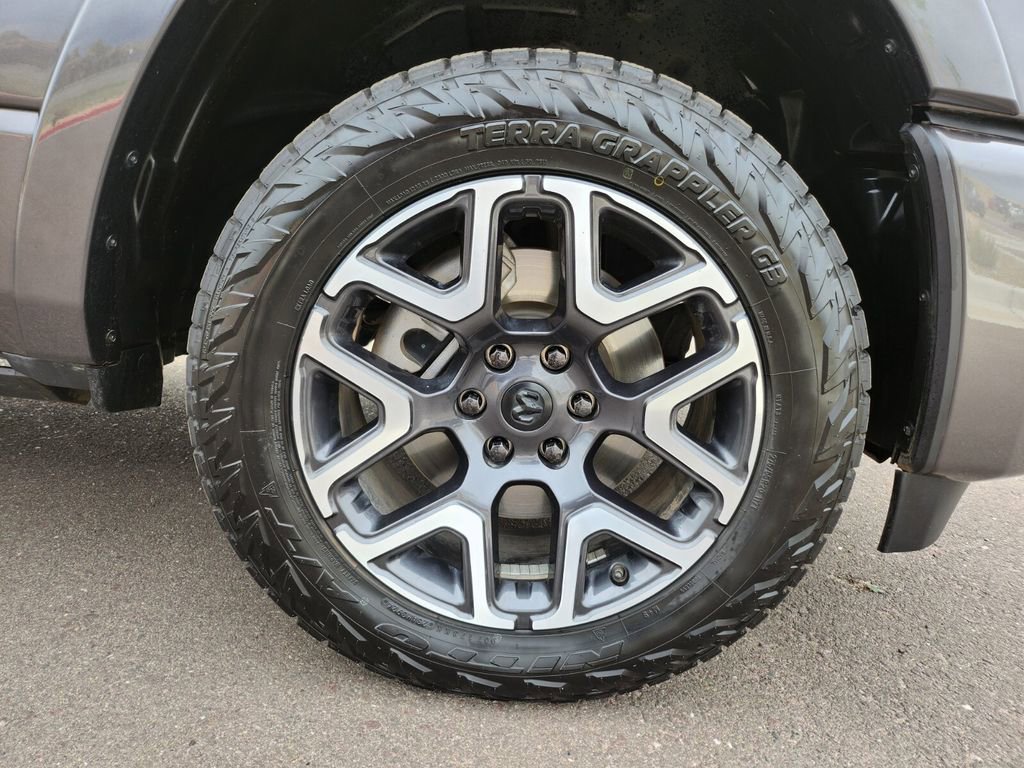 Used 2025 RAM 1500 Laramie w/ Sport Appearance Package AWD/4WD image 34