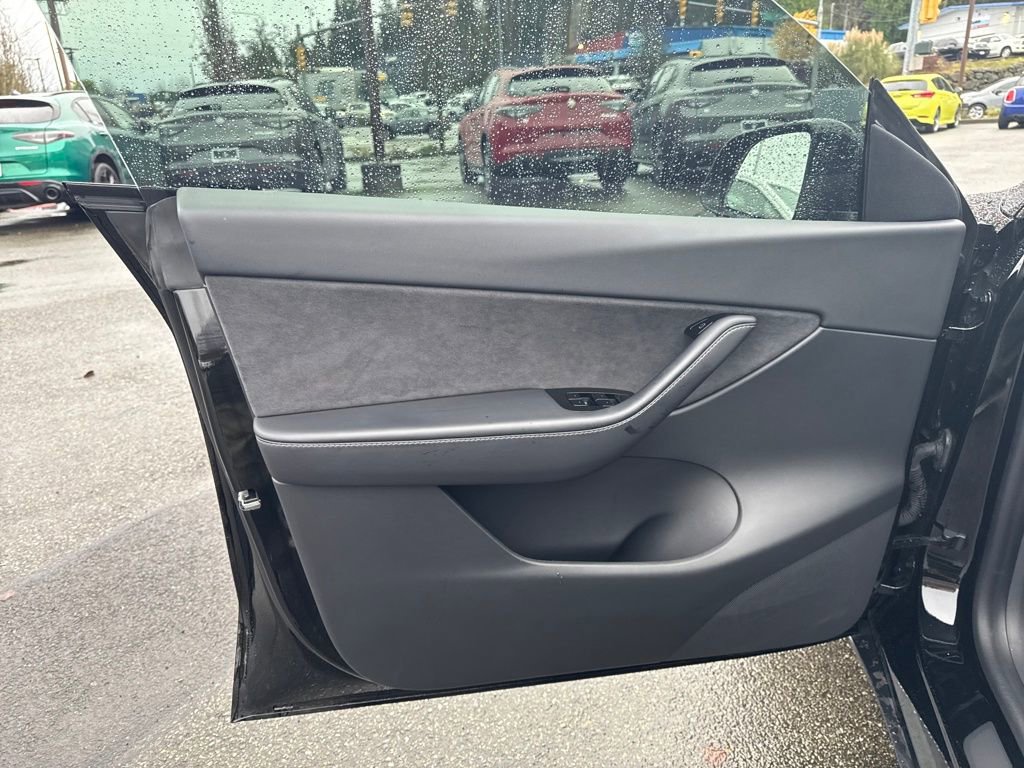 Used 2020 Tesla Model Y Long Range image 16