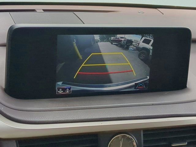 Used 2020 Lexus RX 350L Premium w/ Premium Package image 16