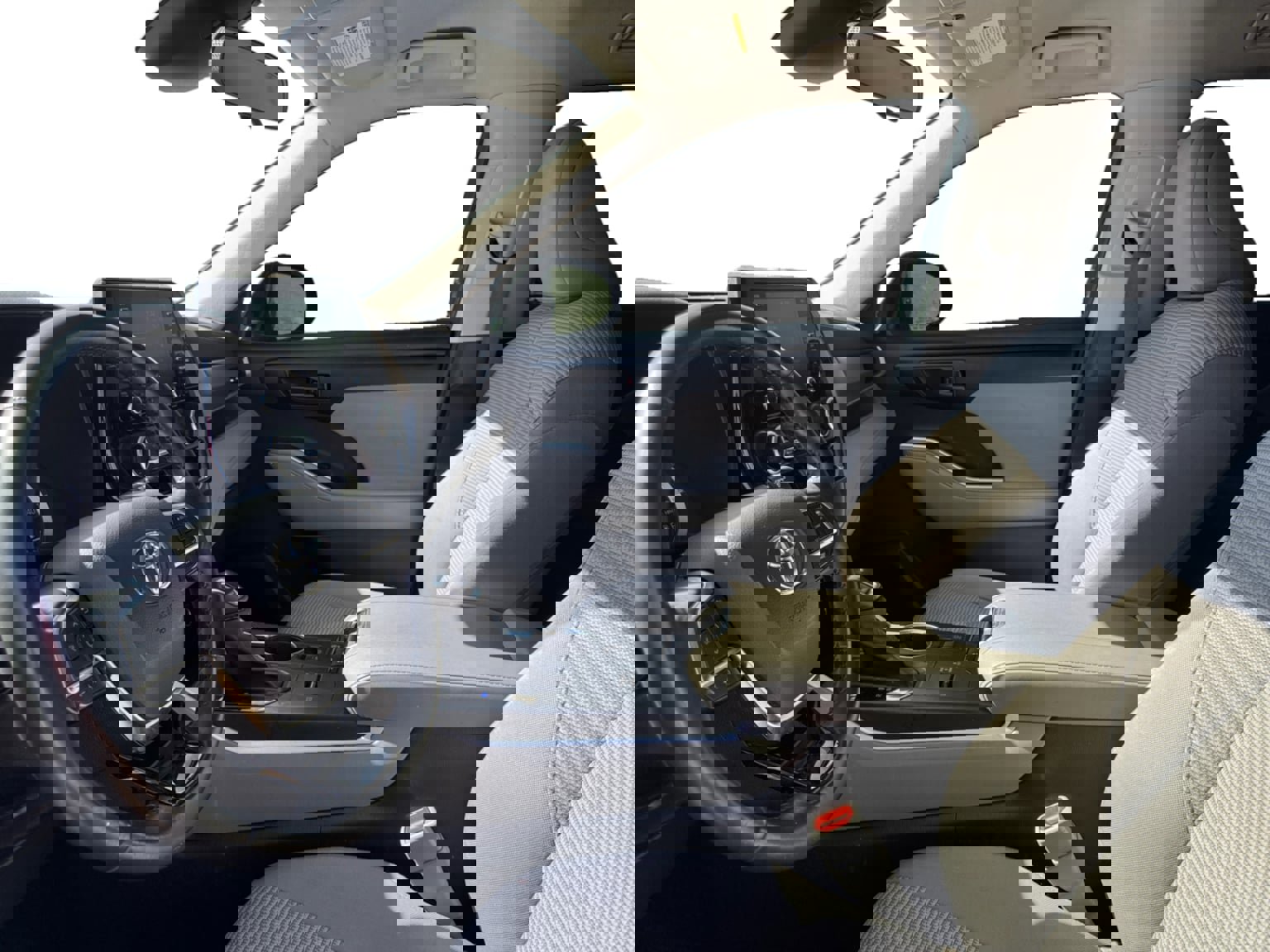 Used 2021 Toyota Highlander LE image 54