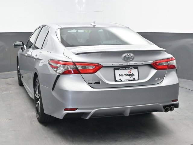 Used 2019 Toyota Camry SE FWD image 5