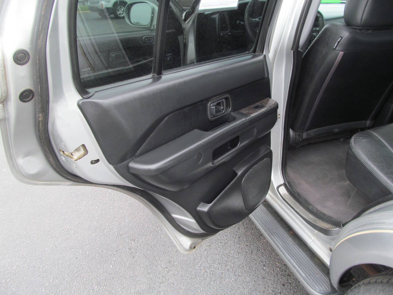 Used 2004 Nissan Pathfinder LE Platinum RWD image 16